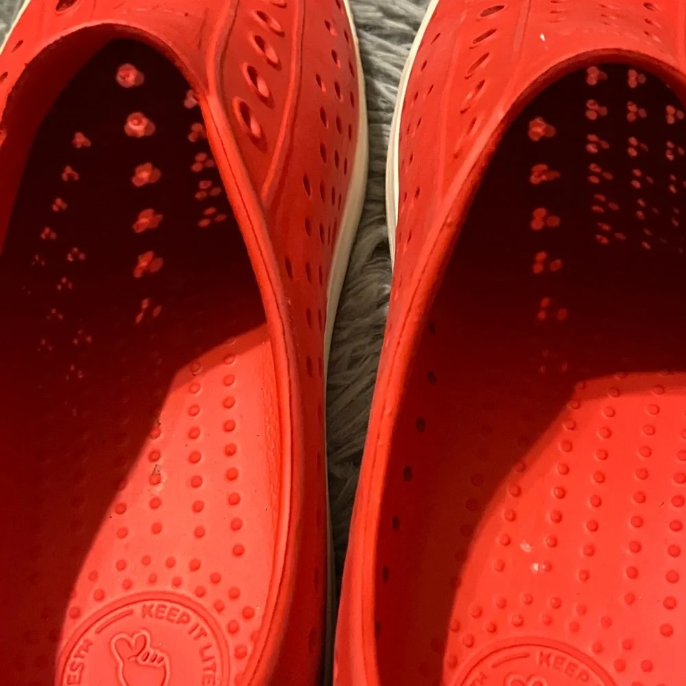 Native Jefferson Rubber Slip On Shoe J Size 6 Red Waterproof UNISEX